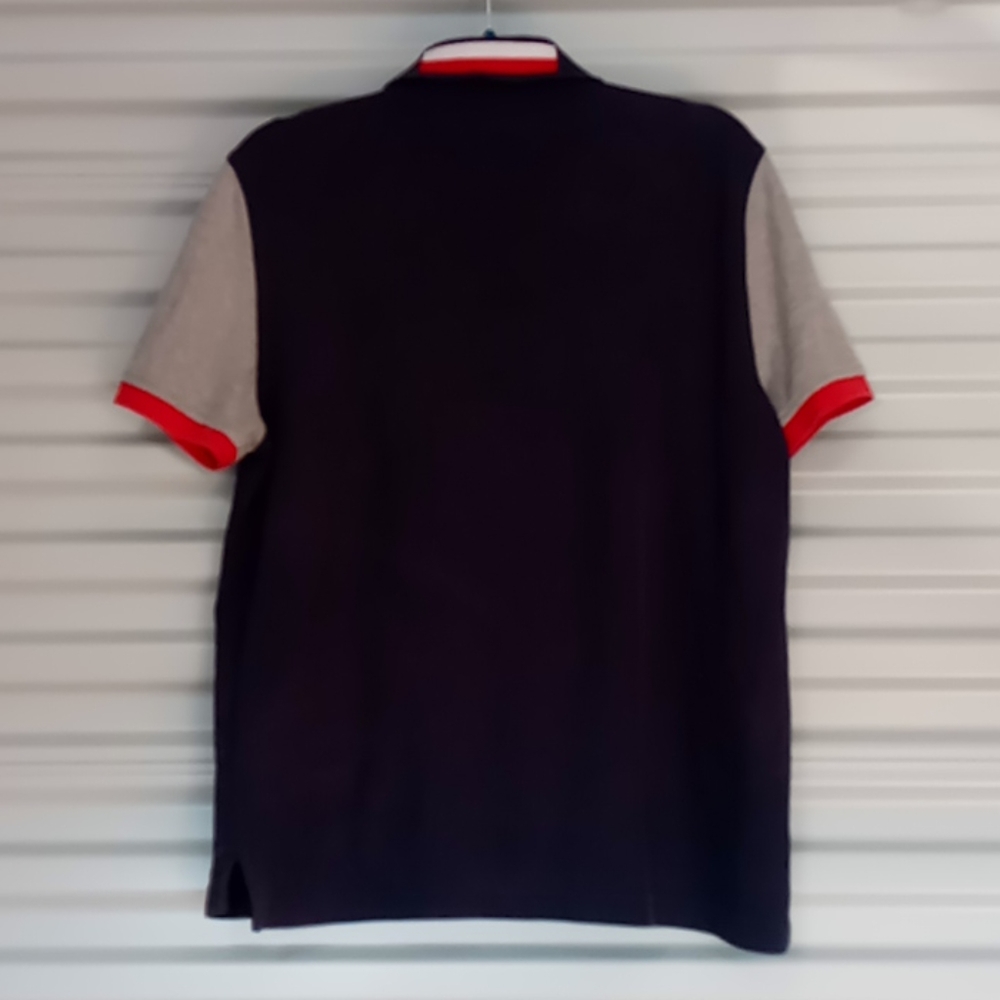 Men's TOMMY HILFIGER top size Medium - Picture 2 of 3